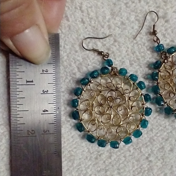 Goldtone blue wire filigree beaded earrings - Picture 3 of 3